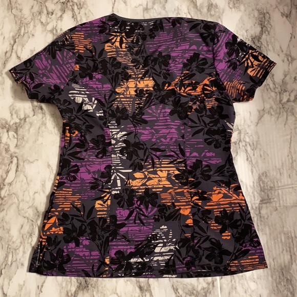 Scrub top - Picture 2 of 5